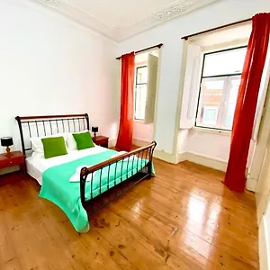 Pensión Artdeco Chiado 4 - Large Comfortable Double With Shared Bathroom, Lisboa
